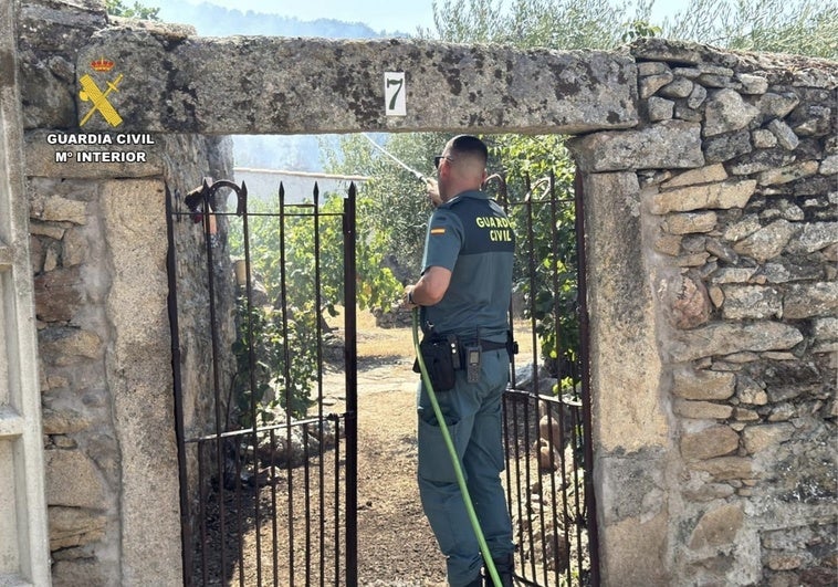 La Guardia Civil empieza a multar a los vecinos que no quieren evacuar sus casas